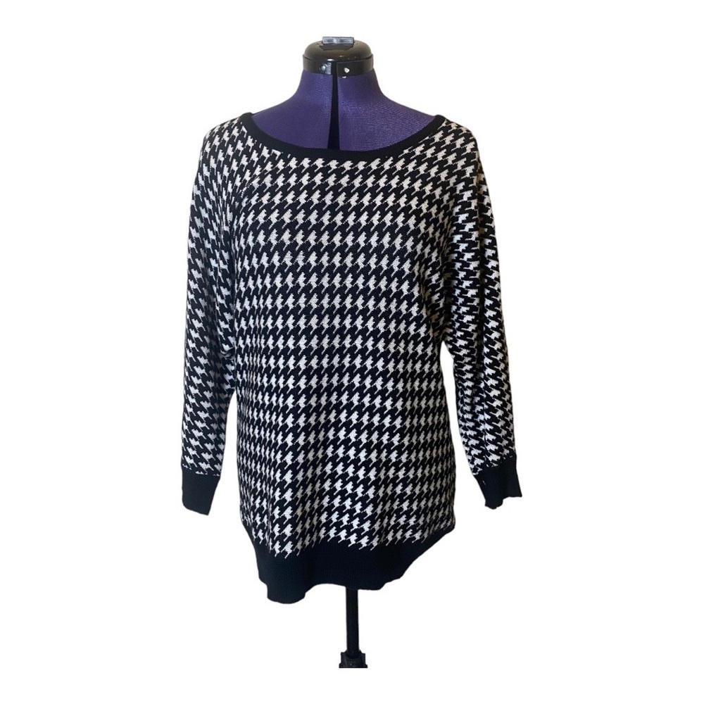 3 for 12$ Carolyn Taylor black and white sweater size XL